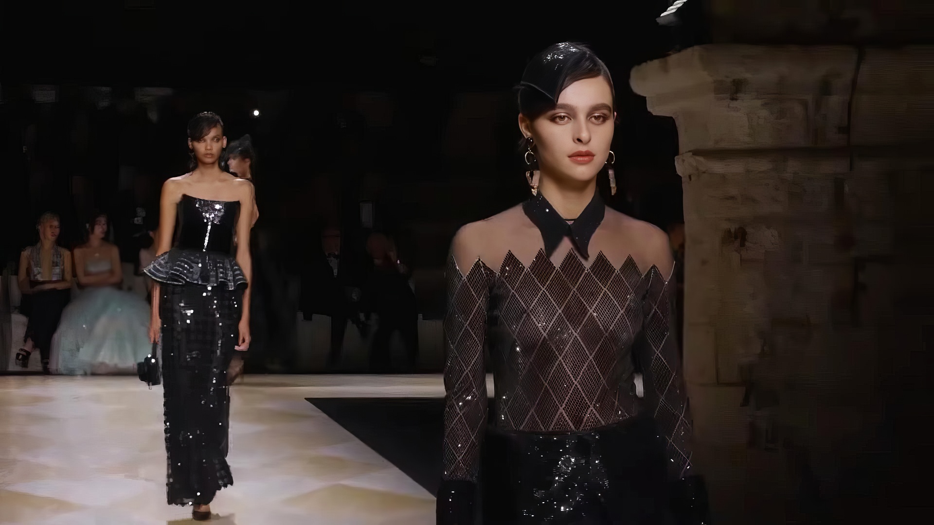 NOVENDREAM ｜Desfile de moda para mujer ｜ Temporada 2024