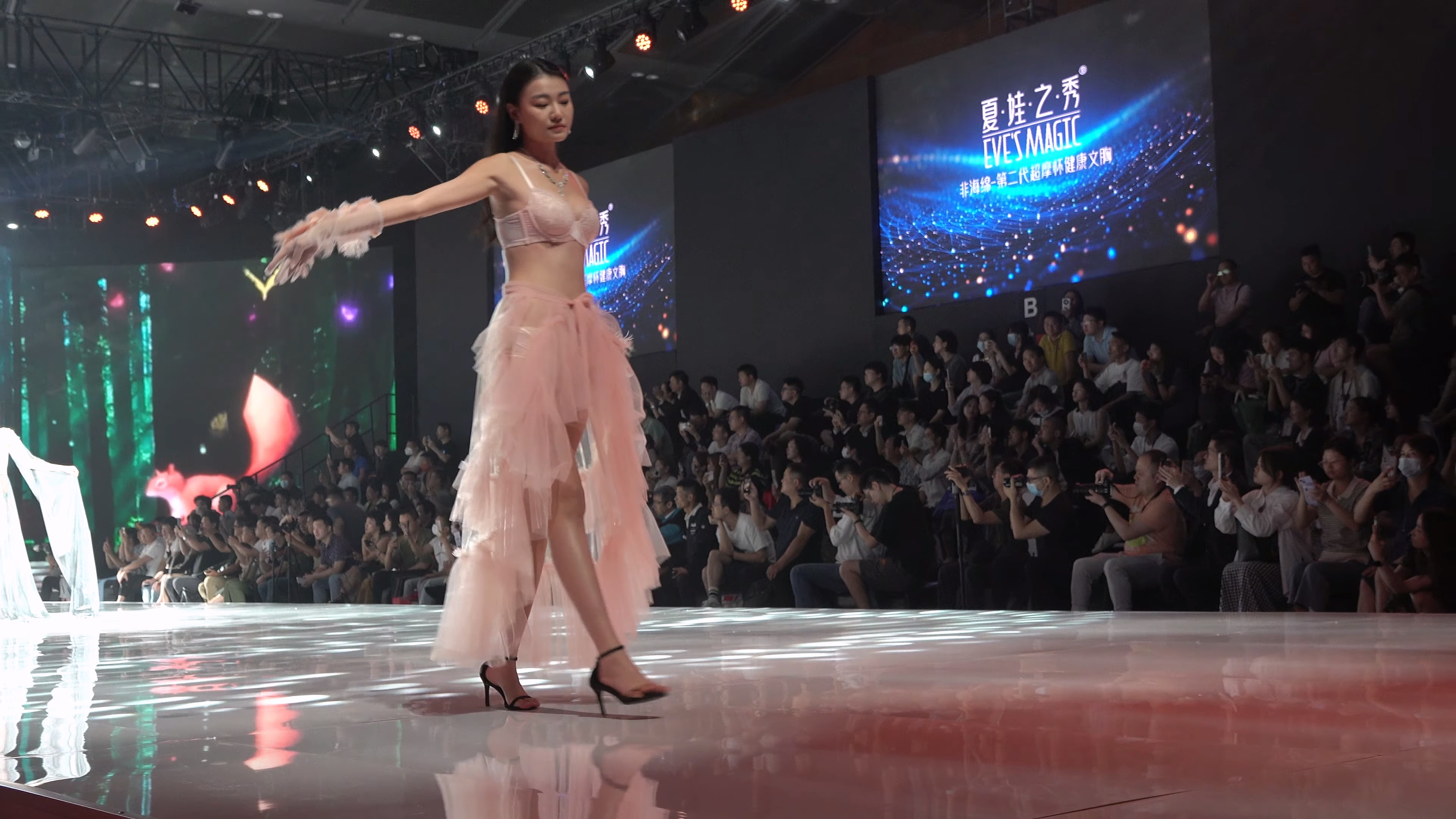 2024深圳內衣展-夏娃誘惑內衣秀 [UnpS5rouqhA].mkv_20250504_214821.489