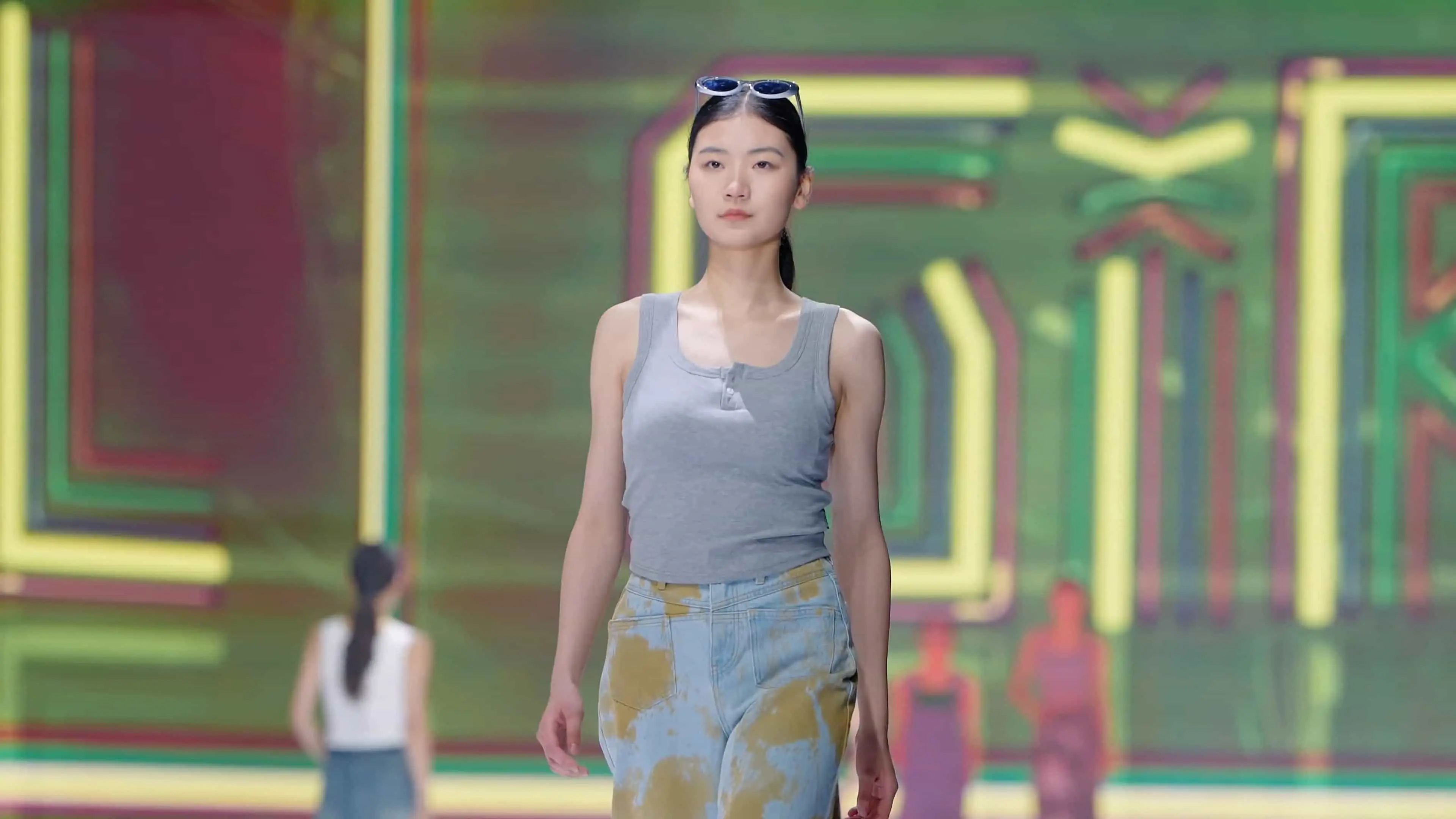 深圳内衣展17.mp4_20250517_161015.417-tuya