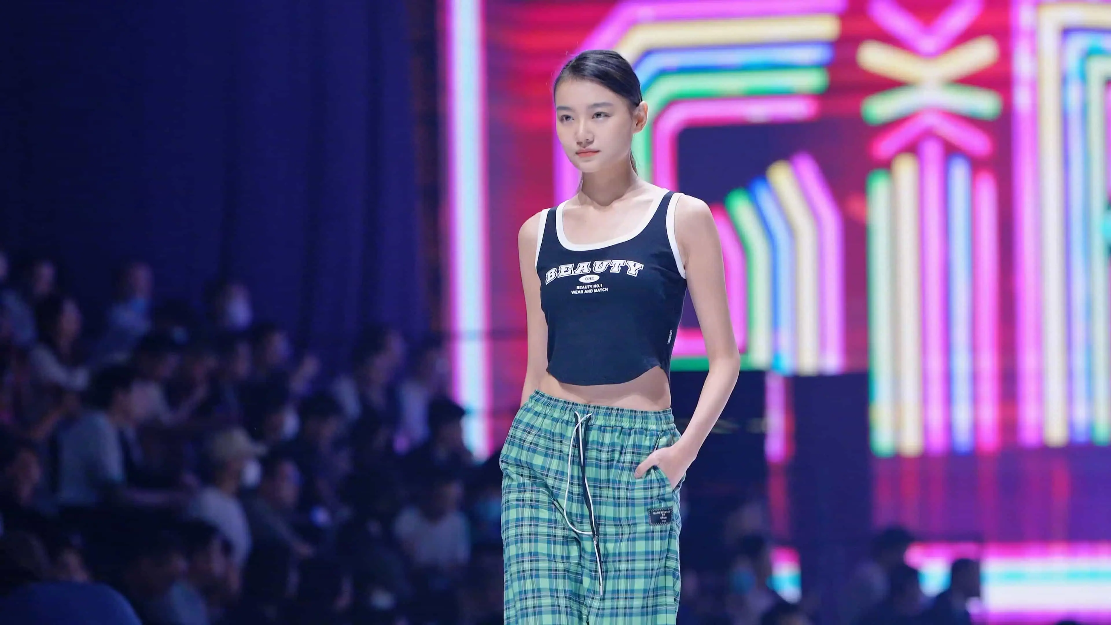 深圳内衣展17.mp4_20250517_161059.843-tuya