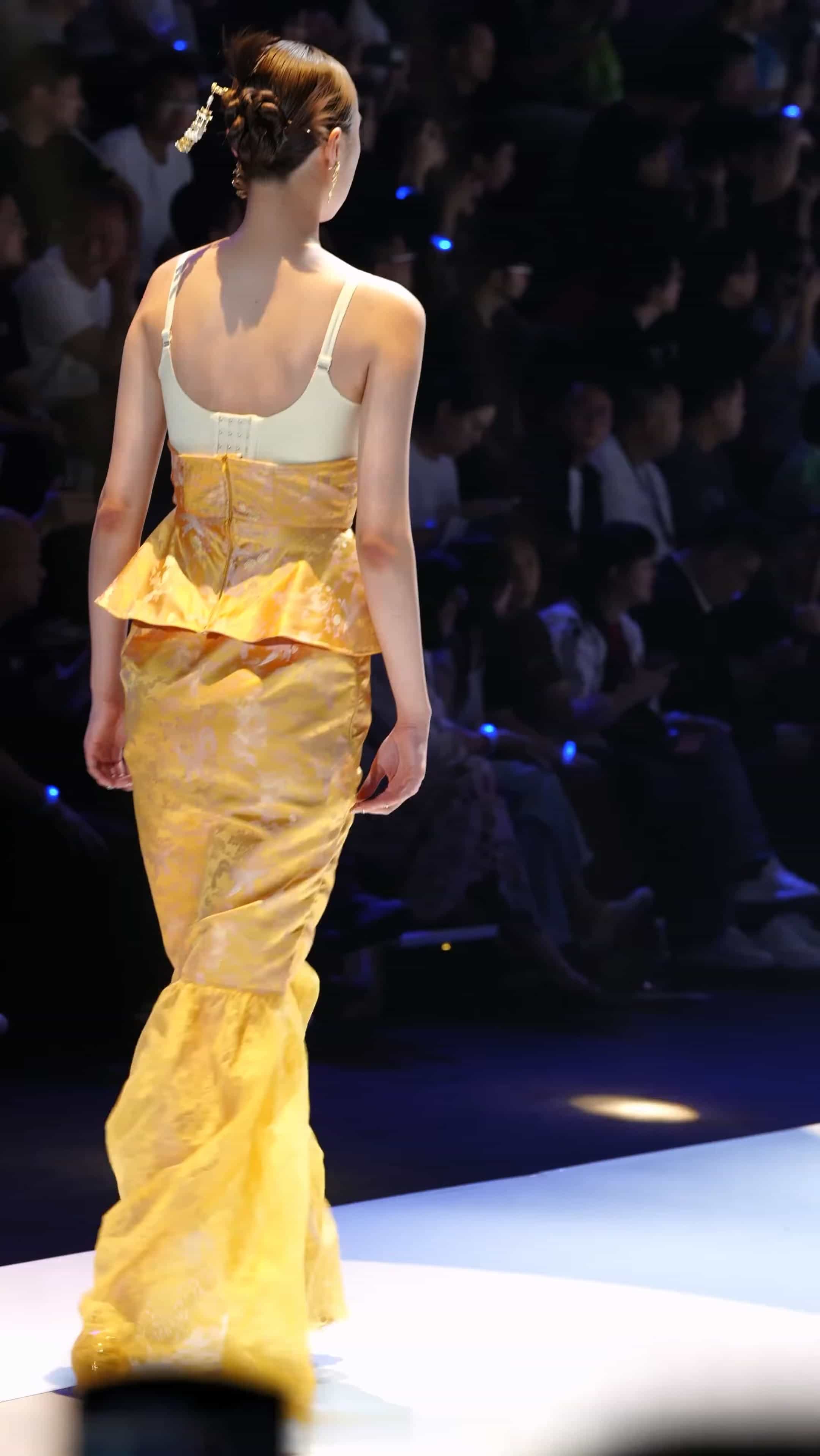 2024Siuf 深圳內衣展華與華時尚盛典之夜.mkv_20250818_210414.338-tuya