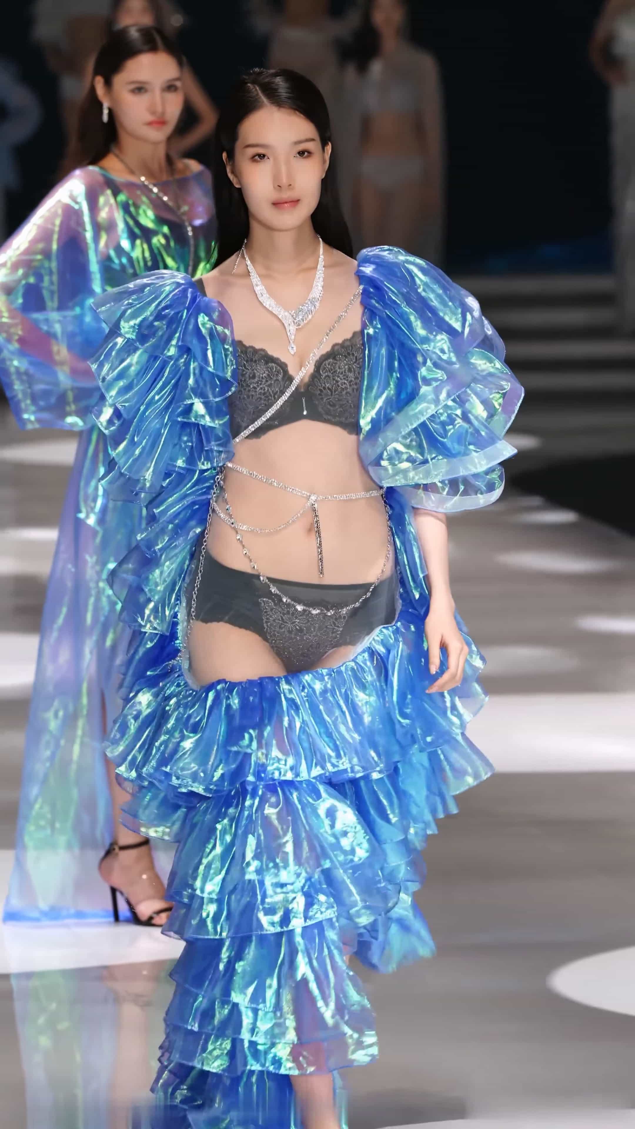 2024Siuf 深圳内衣展 夏娃奇境(EVE'S MAGIC) 春夏新品大秀.mkv_20250818_215027.346-tuya