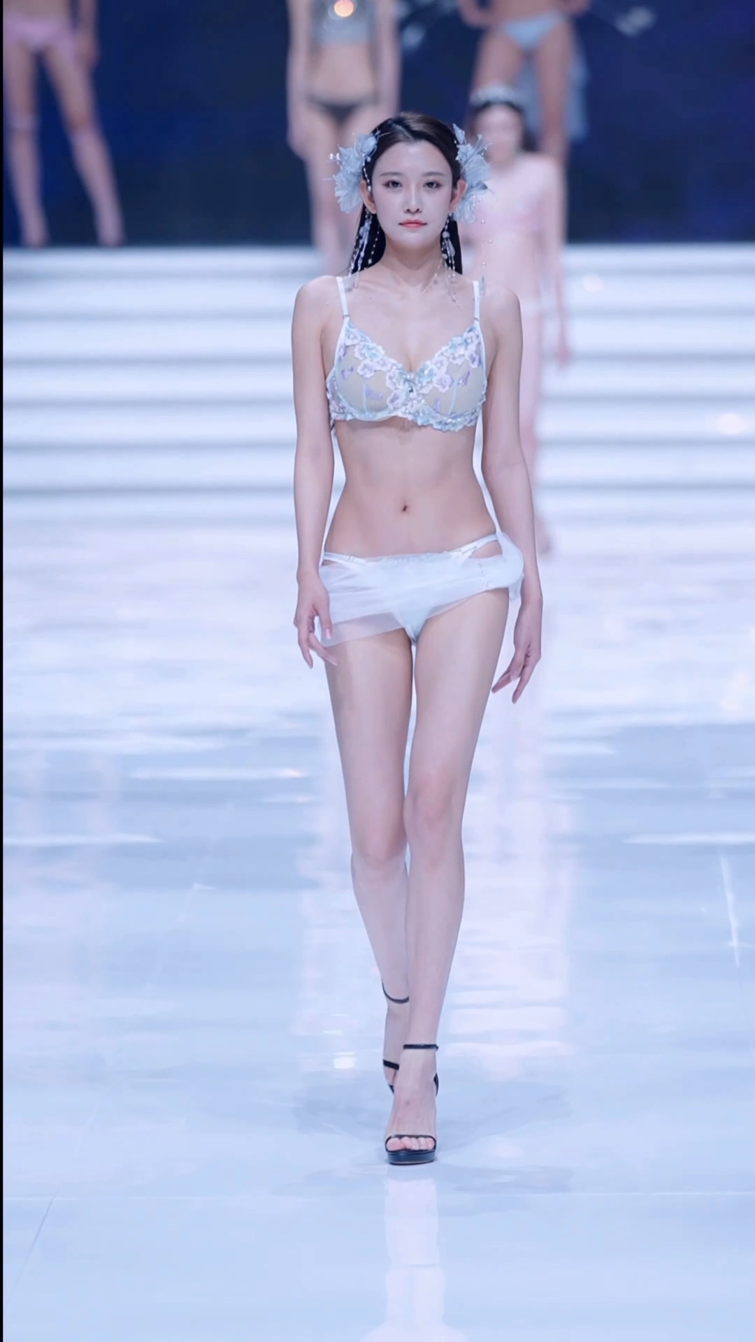 NOVENDREAM-无水印高质量时装短视频👗-NOVENDREAM