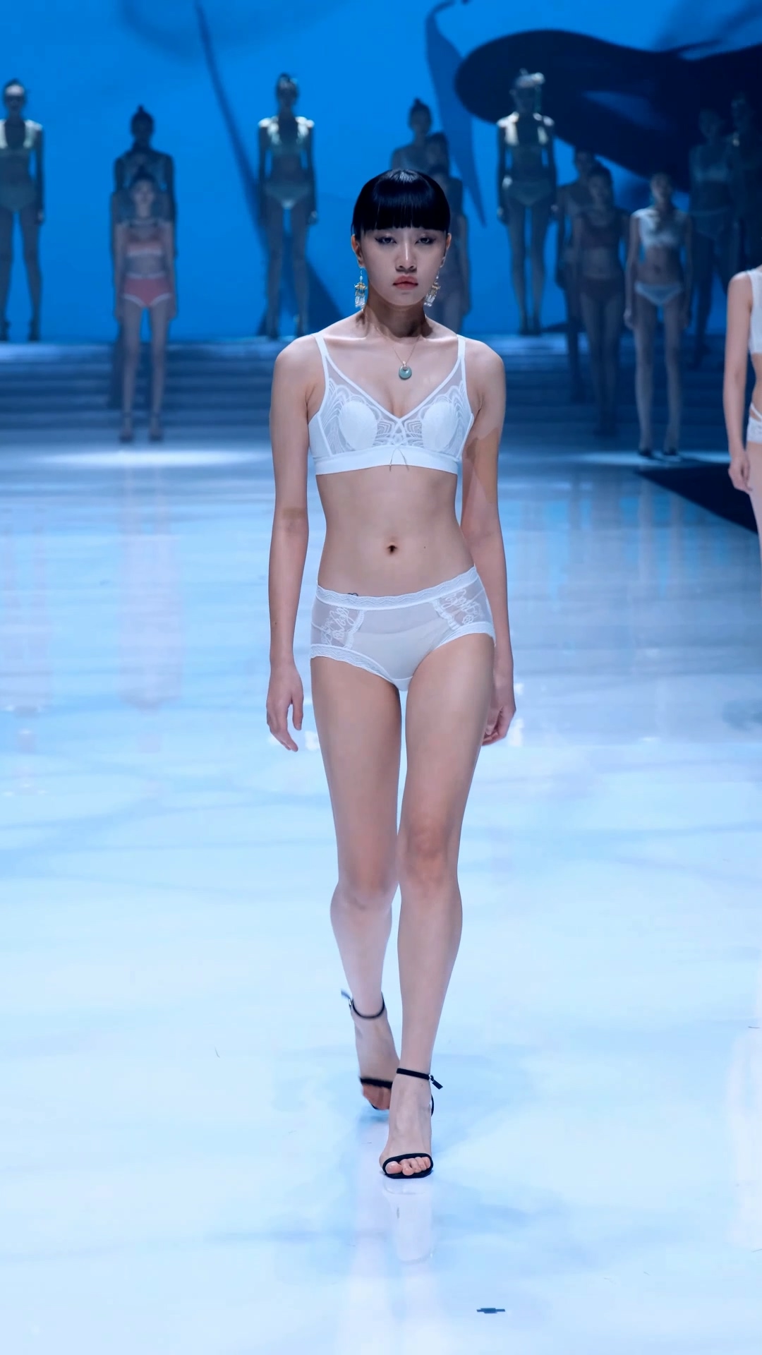 NOVENDREAM-无水印高质量时装短视频👗-NOVENDREAM