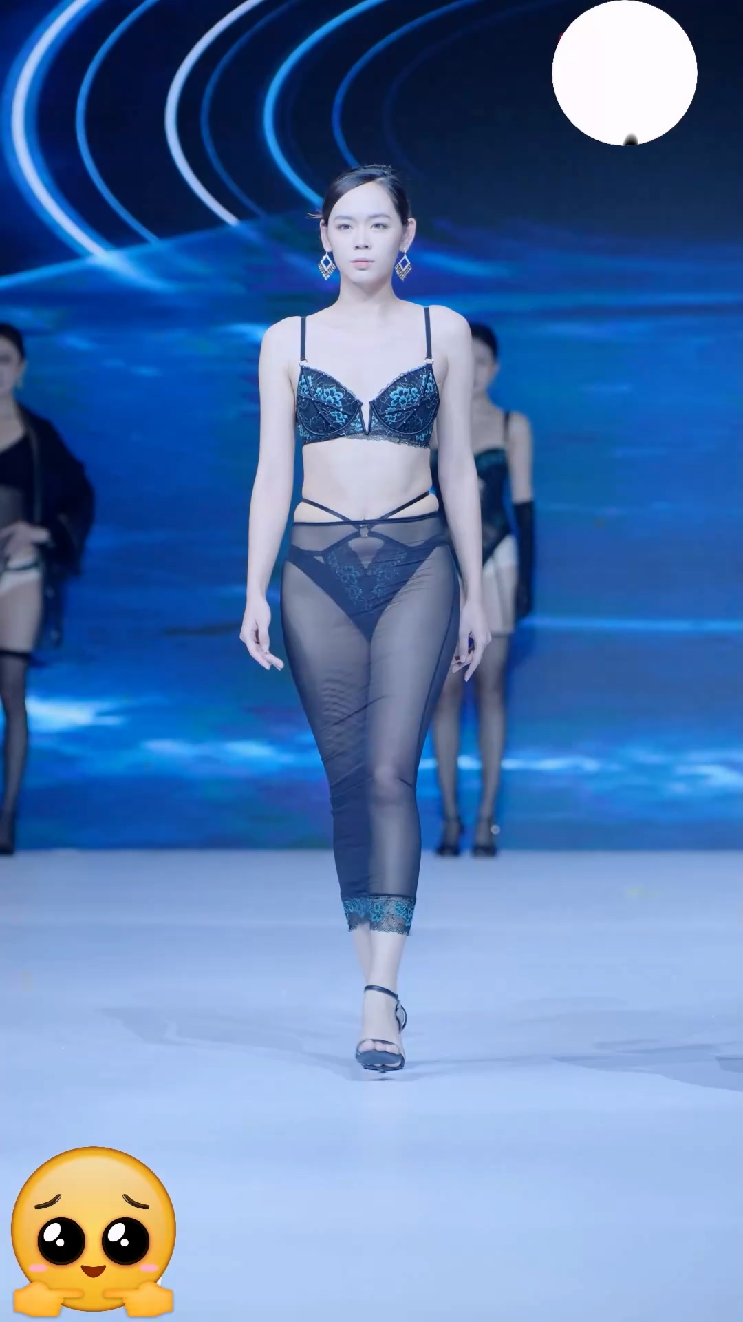 NOVENDREAM-无水印高质量时装短视频👗-NOVENDREAM