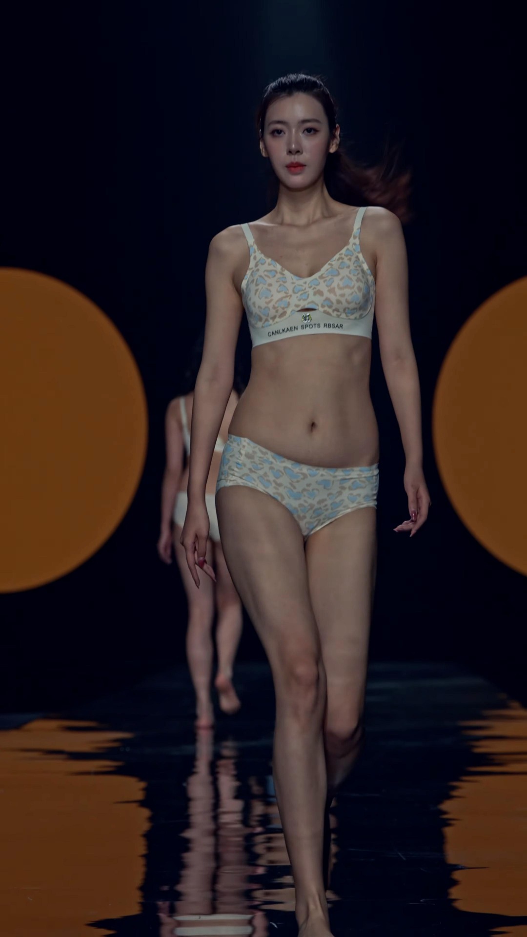 NOVENDREAM-无水印高质量时装走秀短视频👗-NOVENDREAM