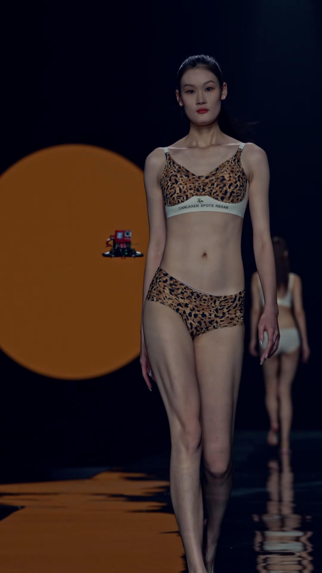 NOVENDREAM-无水印高质量时装走秀短视频👗-NOVENDREAM