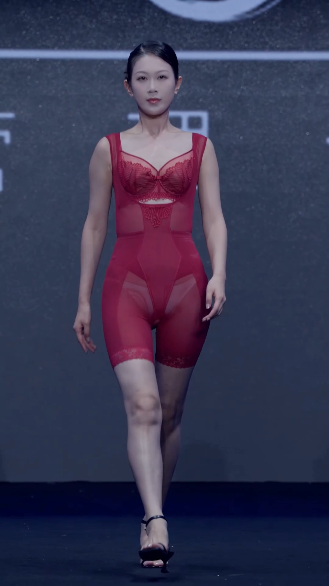 NOVENDREAM-无水印高质量时装走秀短视频👗-NOVENDREAM