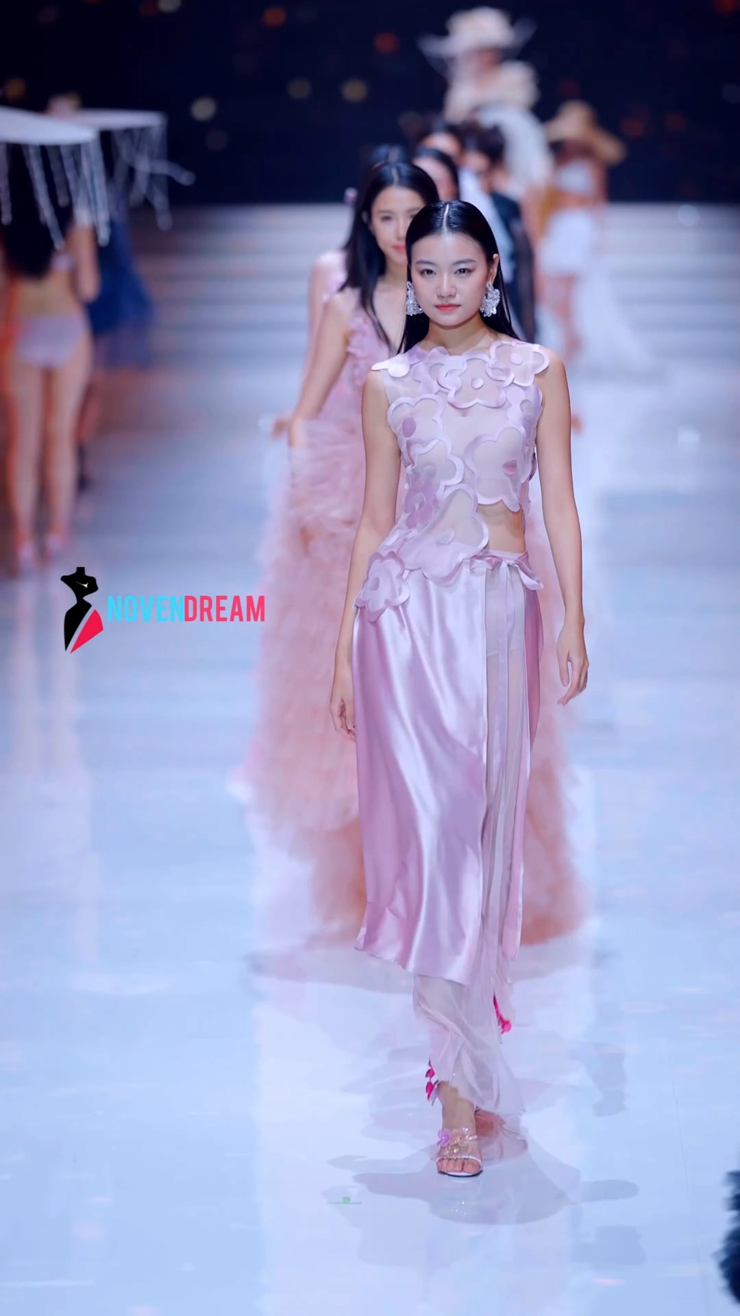 NOVENDREAM-无水印高质量时装短视频👗-NOVENDREAM